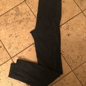 Athletic open hole design leggings